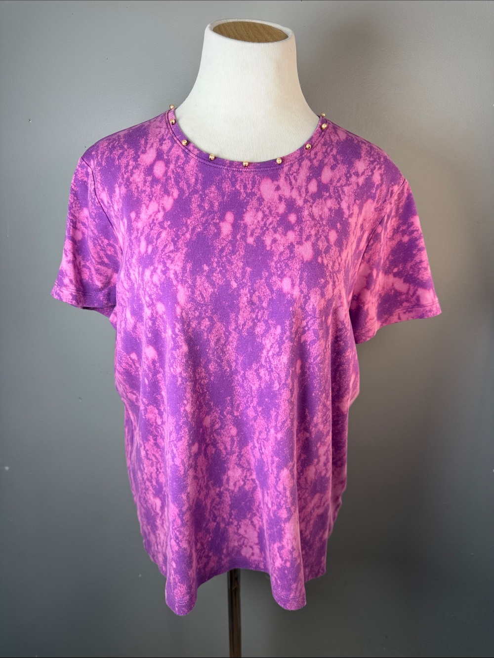Purple reverse Tie-Dye Short Sleeve Tee with Gold bead Neckline